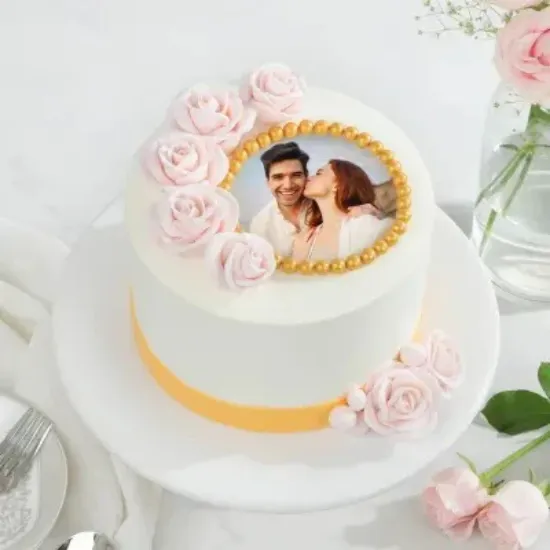 ప్రింటెడ్ ఫోటోలతో 1 కిలోల పుట్టినరోజు కేకులు యొక్క చిత్రం