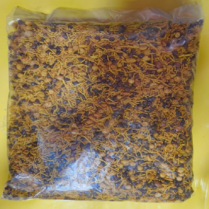 డాల్మోత్ రుచికరమైన చిరుతిండి మిశ్రమంతో బూందీ 1kg యొక్క చిత్రం