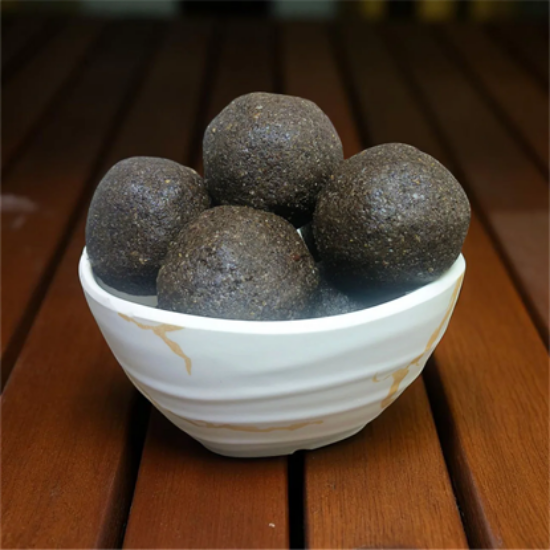 తాటి బెల్లం నల్ల నువ్వుల లడ్డు 200గ్రా – తాటి బెల్లం & జీడిపప్పుతో ఆరోగ్యకరమైన నల్ల నువ్వుల లడ్డు యొక్క చిత్రం