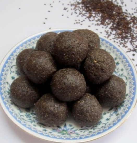 తాటి బెల్లం నల్ల నువ్వుల లడ్డు 200గ్రా – తాటి బెల్లం & జీడిపప్పుతో ఆరోగ్యకరమైన నల్ల నువ్వుల లడ్డు యొక్క చిత్రం