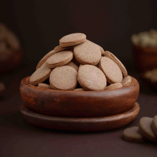 ఫింగర్ మిల్లెట్ మరియు నేచురల్ ఫైబర్ యొక్క మంచితనంతో కూడిన పోషకమైన క్రంచీ రాగి బిస్కెట్లు - 200గ్రా యొక్క చిత్రం