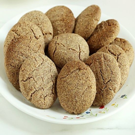 ఫింగర్ మిల్లెట్ మరియు నేచురల్ ఫైబర్ యొక్క మంచితనంతో కూడిన పోషకమైన క్రంచీ రాగి బిస్కెట్లు - 200గ్రా యొక్క చిత్రం