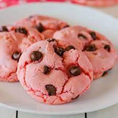 రిచ్ చాకో చిప్స్ తో క్రంచీ స్ట్రాబెర్రీ-ఫ్లేవర్డ్ బిస్కెట్లు - తీపి & ఫల చాక్లెట్ డిలైట్ (200gm) యొక్క చిత్రం