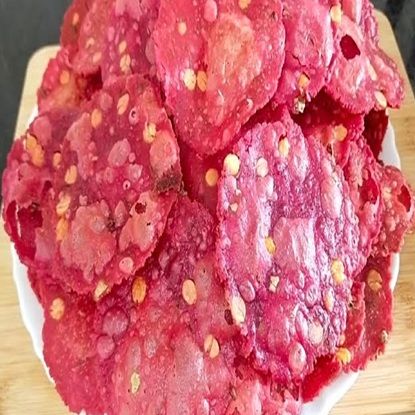 రూబీ క్రంచ్ బీట్‌రూట్ చెక్కలు - ఆరోగ్యకరమైన బీట్‌రూట్ ట్విస్ట్‌తో కూడిన క్రిస్పీ సాంప్రదాయ చిరుతిండి (250 గ్రాములు) యొక్క చిత్రం