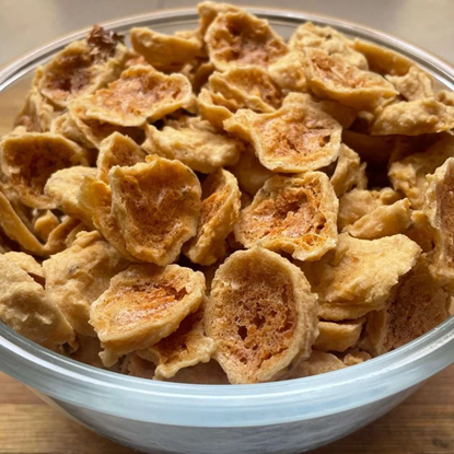 చేతితో తయారు చేసిన సాంప్రదాయ  గుమ్మడి వడియాలు – క్రిస్పీ & టేస్టీ హోమ్‌మేడ్ డిలైట్స్ (200gm) కోసం అసలైన ఎండబెట్టిన గుమ్మడికాయ వడలు యొక్క చిత్రం