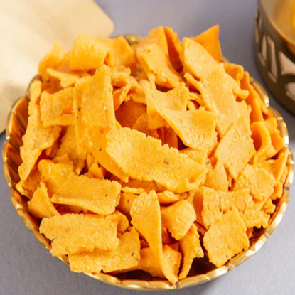 సాంప్రదాయ క్రిస్పీ ఎల్లో రిబ్బన్ స్నాక్స్ - శనగపిండి & సుగంధ ద్రవ్యాలతో తయారు చేసిన అసలైన దక్షిణ భారత రిబ్బన్ మురుక్కు (200 గ్రాములు) యొక్క చిత్రం