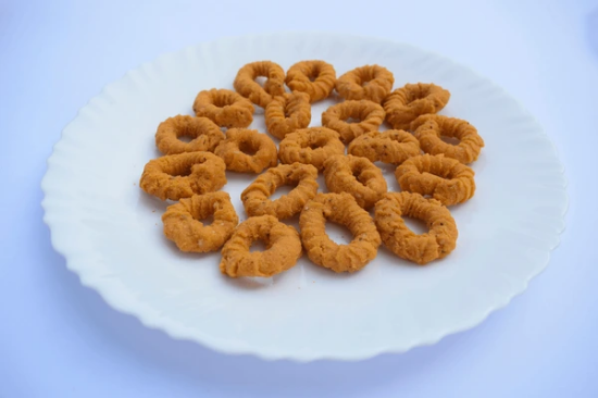 క్రిస్పీ & స్పైసీ మసాలా చెకోడి – సాంప్రదాయ దక్షిణ భారత రింగ్ మురుక్కు స్నాక్, ఇంట్లో తయారుచేసిన అసలైన రుచులు (200 గ్రాములు) యొక్క చిత్రం