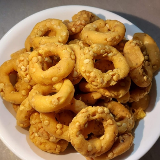 క్రంచీ & టేస్టీ పప్పు చెకోడి – సాంప్రదాయ సౌత్ ఇండియన్ దాల్ మురుక్కు రింగ్ స్నాక్ విత్ అథెంటిక్ హోమ్ మేడ్ టేస్ట్ (200గ్రా) యొక్క చిత్రం