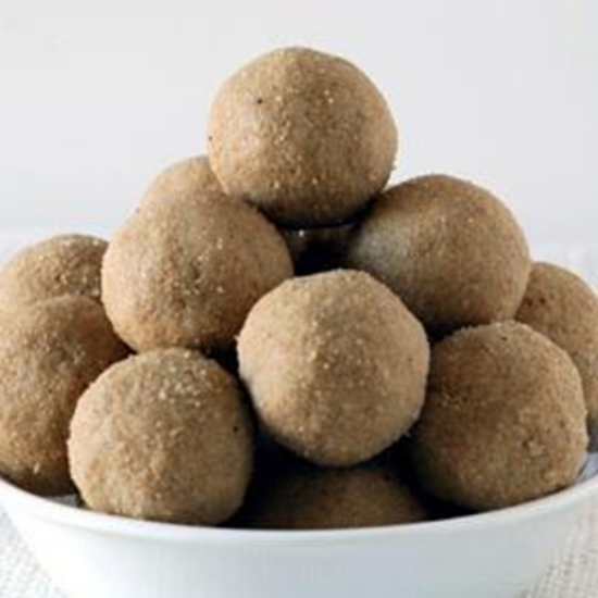 కొర్రా సున్నుండా – సాంప్రదాయ దక్షిణ భారత ఫాక్స్‌టైల్ మిల్లెట్ స్వీట్ బాల్స్ (250గ్రామ్స్) ఇంట్లో తయారుచేసిన అసలైన రుచితో యొక్క చిత్రం