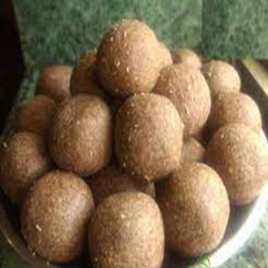 న్యూట్రిబూస్ట్ మల్టీ గ్రెయిన్ ఎనర్జీ లడ్డూలు – మిల్లెట్, ఓట్స్ మరియు గింజలతో కూడిన ఆరోగ్యకరమైన చేతితో తయారు చేసిన భారతీయ స్వీట్ బాల్స్ (250 గ్రా) యొక్క చిత్రం