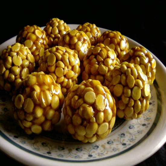 ఆంధ్ర సంప్రదాయ పప్పుండలు (250gm) – ప్రోటీన్ సమృద్ధిగా ఉండే పప్పు లడ్డూలు, బెల్లం మరియు నెయ్యితో శక్తి, ఆరోగ్యం మరియు రుచికరమైన అల్పాహారం కోసం యొక్క చిత్రం