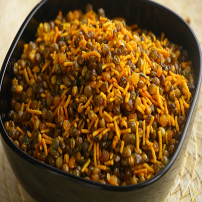 కురకురలాడే కారంపొడి దాల్ మోతి – సాంప్రదాయ ఉత్తర భారత నమ్‌కీన్ మిశ్రితం, వేయించిన పప్పులు, శనగపిండి సేపులు మరియు అసలైన ఇంటి రుచితో (200 గ్రాములు) యొక్క చిత్రం