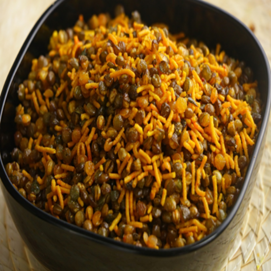 కురకురలాడే కారంపొడి దాల్ మోతి – సాంప్రదాయ ఉత్తర భారత నమ్‌కీన్ మిశ్రితం, వేయించిన పప్పులు, శనగపిండి సేపులు మరియు అసలైన ఇంటి రుచితో (200 గ్రాములు) యొక్క చిత్రం