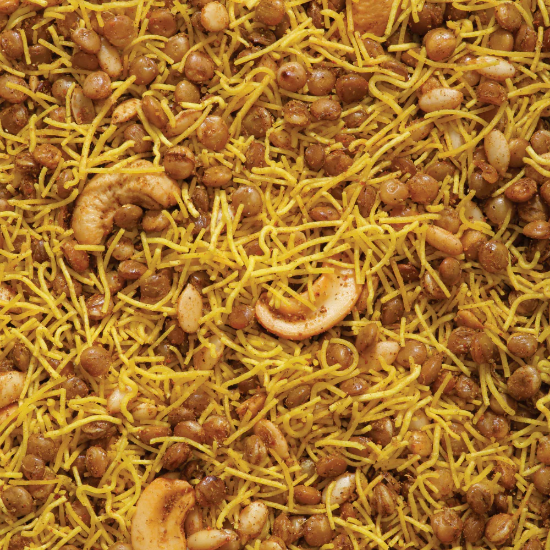 కురకురలాడే కారంపొడి దాల్ మోతి – సాంప్రదాయ ఉత్తర భారత నమ్‌కీన్ మిశ్రితం, వేయించిన పప్పులు, శనగపిండి సేపులు మరియు అసలైన ఇంటి రుచితో (200 గ్రాములు) యొక్క చిత్రం