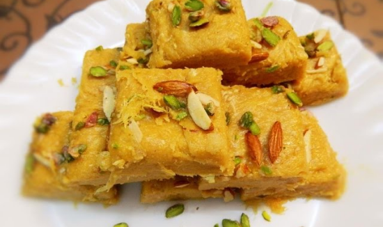 సోాన్ పపిడీ – సంప్రదాయ ఉత్తర భారతీయ పలుచటి తీపి వంటకం (200gm) శుద్ధ నెయ్యి, యాలకులు & డ్రైఫ్రూట్స్‌తో యొక్క చిత్రం