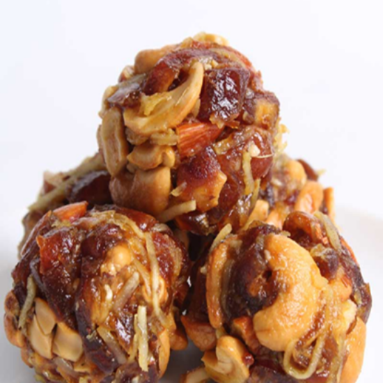 స్పెషల్ డ్రై ఫ్రూట్ లడ్డూ – 200గ్రా | ప్రీమియం హోమ్‌మేడ్ మిఠాయి | కాజూ, బాదం, పిస్తా, ఖర్జూరం & కిస్మిస్‌లతో తయారైన ఆరోగ్యకరమైన తీపి వంటకం | ప్రోటీన్, ఫైబర్ & సహజ శక్తి సమృద్ధిగా ఉన్న పోషక లడ్డూలు యొక్క చిత్రం