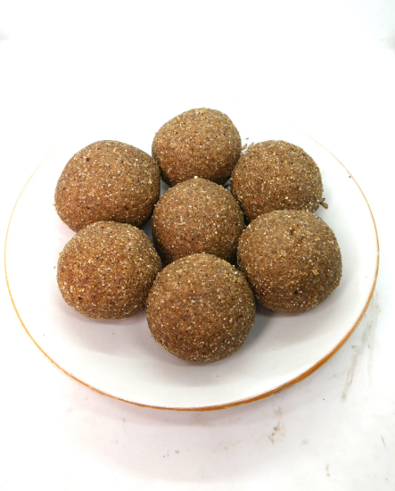 తాటి బెల్లం సజ్జ లడ్డూ – 200గ్రా | సంప్రదాయ పద్ధతిలో తయారైన ఆరోగ్యకరమైన మిఠాయి | సహజ శక్తి & పోషకాలు సమృద్ధిగా ఉన్న సజ్జ (బజ్రా) మరియు తాటి బెల్లంతో చేసిన అసలైన ఇంటి రుచిగల లడ్డూలు యొక్క చిత్రం