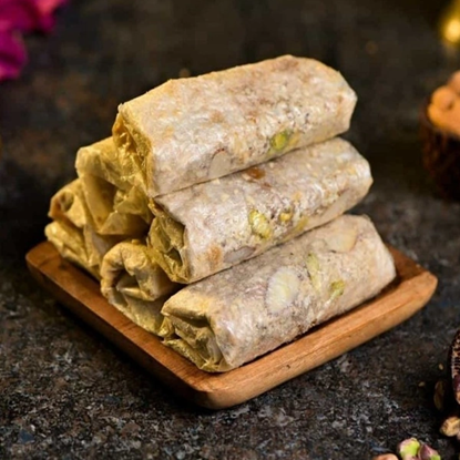 పూతరేకులు – 5ముక్కలు | సంప్రదాయ హోమ్‌మేడ్ సన్నగా మెలికలైన స్వీట్ రోల్స్ | బెల్లం, డ్రై ఫ్రూట్స్ & బియ్యం పేపర్‌తో తయారు చేసిన అసలైన దక్షిణ భారతీయ మిఠాయి యొక్క చిత్రం