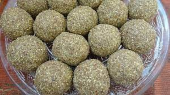 తాటి బెల్లం కొర్ర లడ్డూ – 200గ్రా | సంప్రదాయ హోమ్‌మేడ్ ఆరోగ్యకరమైన మిఠాయి | సహజ శక్తి & పోషకాలతో నిండి ఉండే కొర్ర (కొర్ర మిల్లెట్) మరియు తాటి బెల్లంతో తయారైన అసలైన ఇంటి రుచిగల లడ్డూలు యొక్క చిత్రం