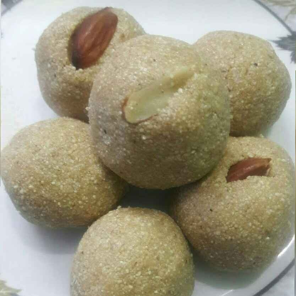 తాటి బెల్లం కొర్ర లడ్డూ – 200గ్రా | సంప్రదాయ హోమ్‌మేడ్ ఆరోగ్యకరమైన మిఠాయి | సహజ శక్తి & పోషకాలతో నిండి ఉండే కొర్ర (కొర్ర మిల్లెట్) మరియు తాటి బెల్లంతో తయారైన అసలైన ఇంటి రుచిగల లడ్డూలు యొక్క చిత్రం