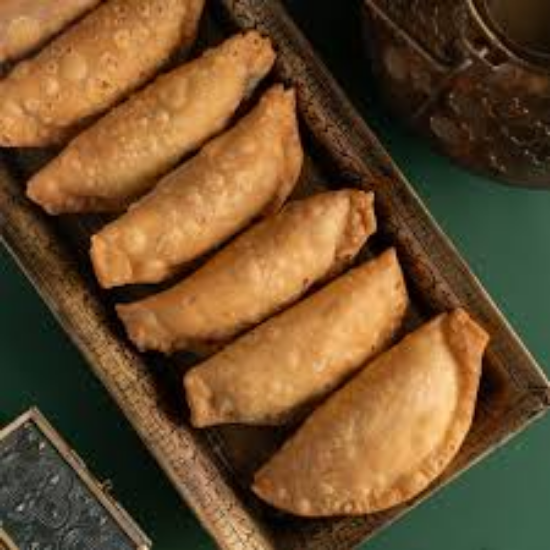 సాంప్రదాయ దక్షిణ భారతీయ కజ్జికాయలు – కొబ్బరి, బెల్లం & డ్రై ఫ్రూట్స్‌తో నిండిన క్రిస్పీ స్వీట్ (200గ్రా) యొక్క చిత్రం