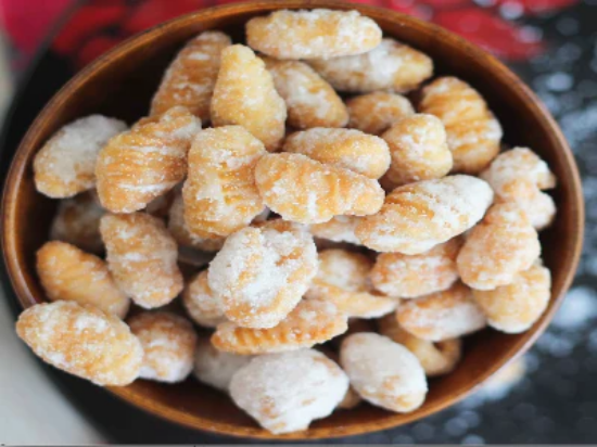 సాంప్రదాయ షుగర్ గవ్వలు – తీయదనంతో నిండిన బంగారు రంగు క్రిస్పీ గవ్వలు (200గ్రా) యొక్క చిత్రం