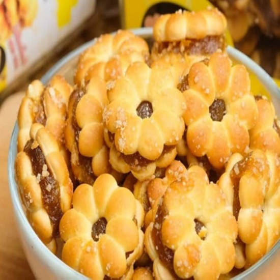 పైనాపిల్ బిస్కట్ - రుచికరమైన స్నాక్స్ కోసం టాంగీ-స్వీట్ పైనాపిల్ ఫ్లేవర్ (200గ్రా) తో క్రిస్పీ గోల్డెన్ బిస్కట్స్. యొక్క చిత్రం