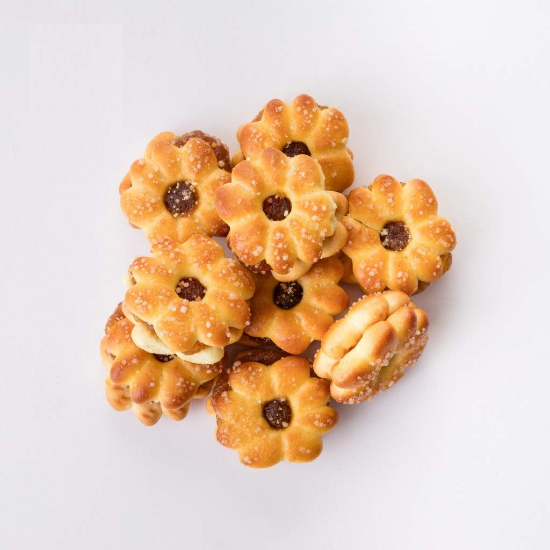 పైనాపిల్ బిస్కట్ - రుచికరమైన స్నాక్స్ కోసం టాంగీ-స్వీట్ పైనాపిల్ ఫ్లేవర్ (200గ్రా) తో క్రిస్పీ గోల్డెన్ బిస్కట్స్. యొక్క చిత్రం