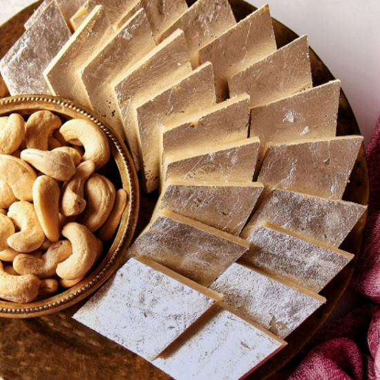 జీడిపప్పు ముక్కలు - 1 కేజీ (కాజు కత్రి) యొక్క చిత్రం