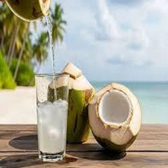 తాజా లేత కొబ్బరి నీరు యొక్క చిత్రం